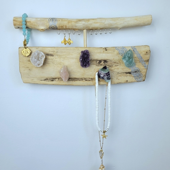 HANDMADE Crystal and Driftwood Jewelry Organizer Hanger - Picture 3 of 3
